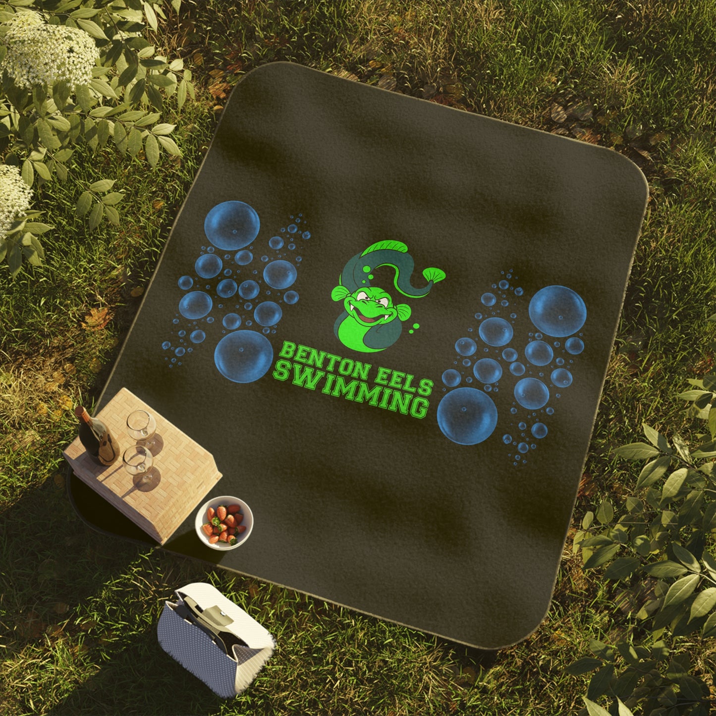 Benton Eels water-resistant Blanket 61" x 51" - Eel & Bubbles